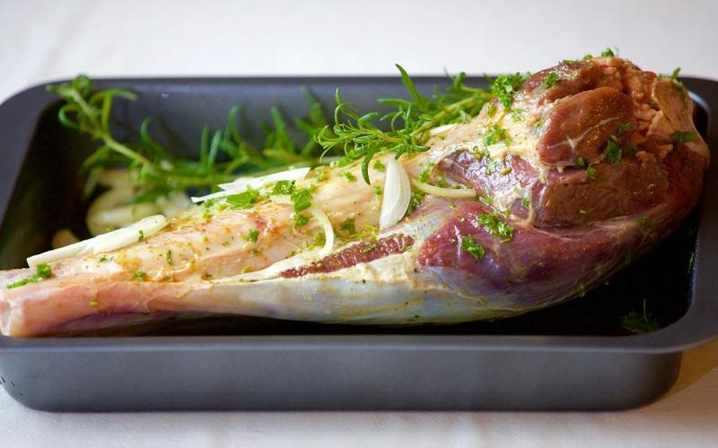 leg-of-lamb-PixabayTjena